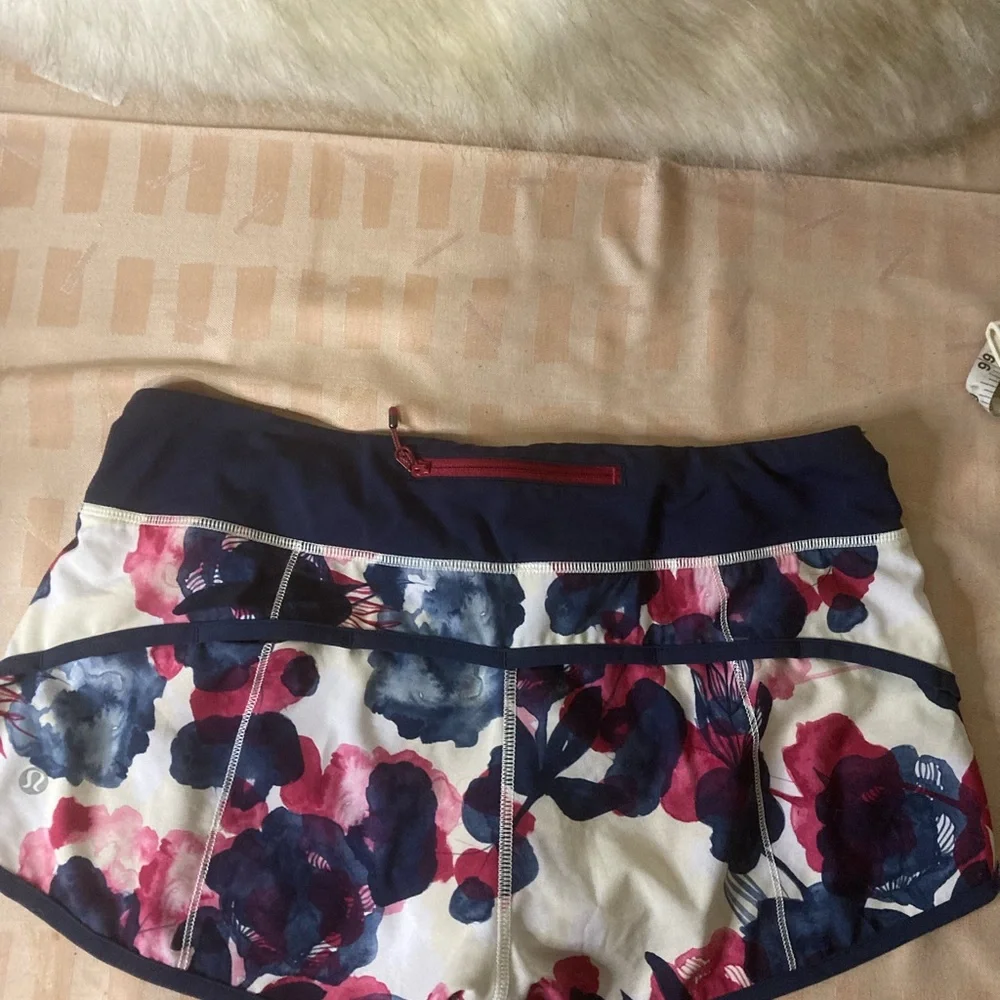 Lululemon Inkwell Floral Ghost Bumble Berry Speed Up Shorts 3” 2014 - Picture 10 of 15